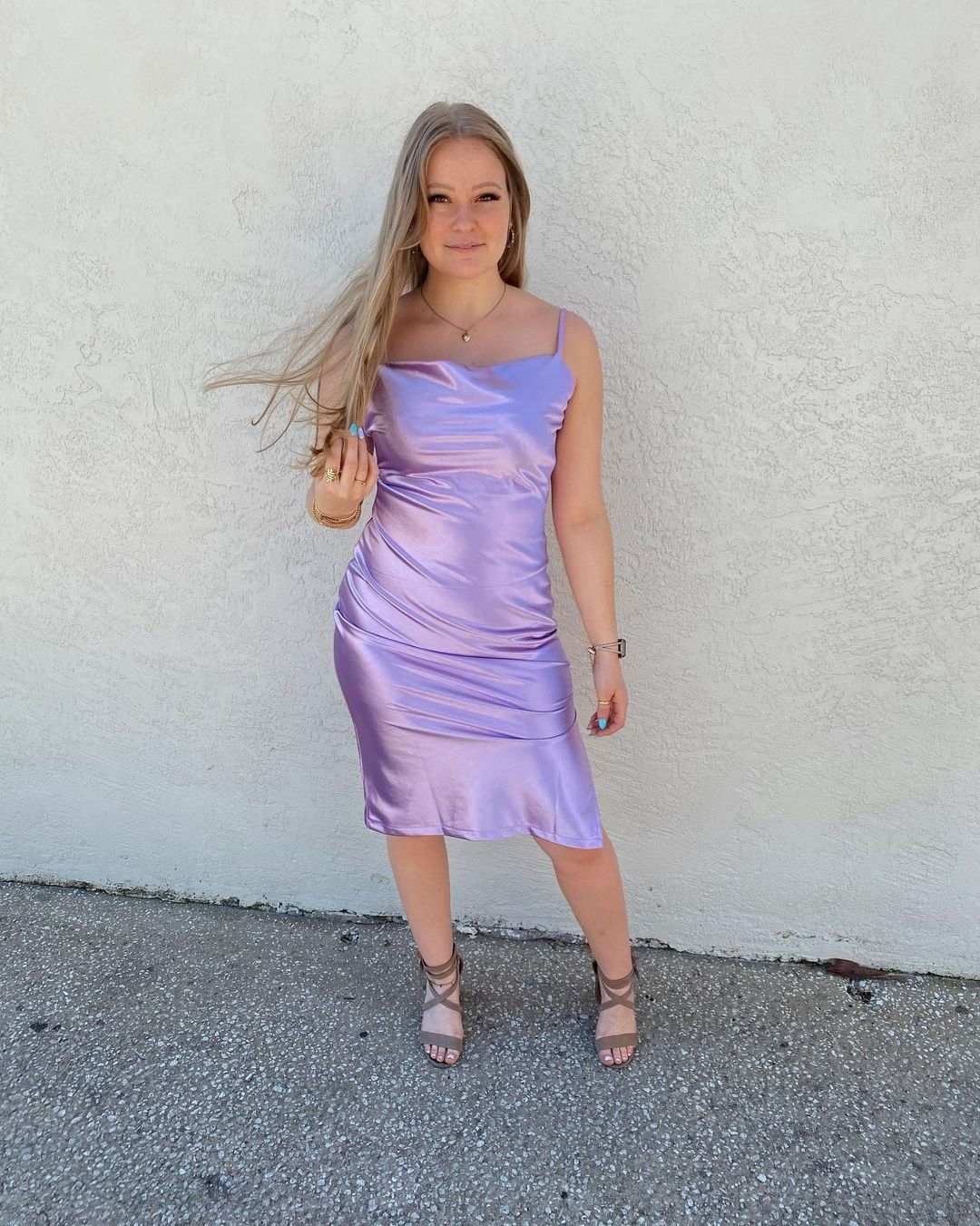 Florida slut showing feet #5gxt0LEG