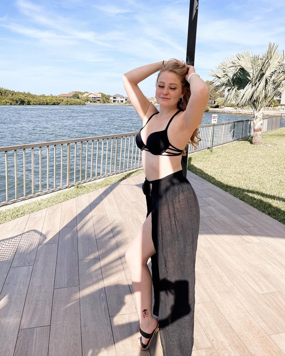 Florida slut showing feet #SPYz9qTN