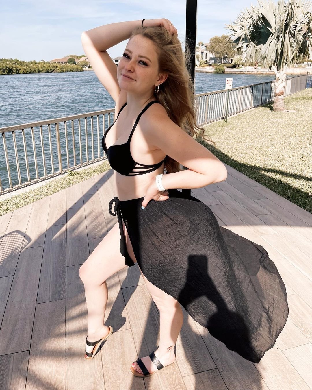 Florida slut showing feet #StEIJEQD