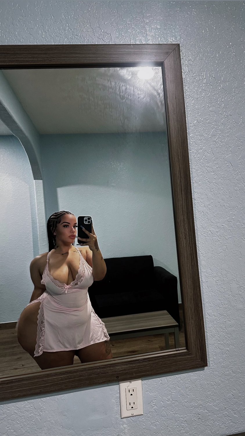 Light skin Extra thicc babe (Part 1) #U1CL9xYD