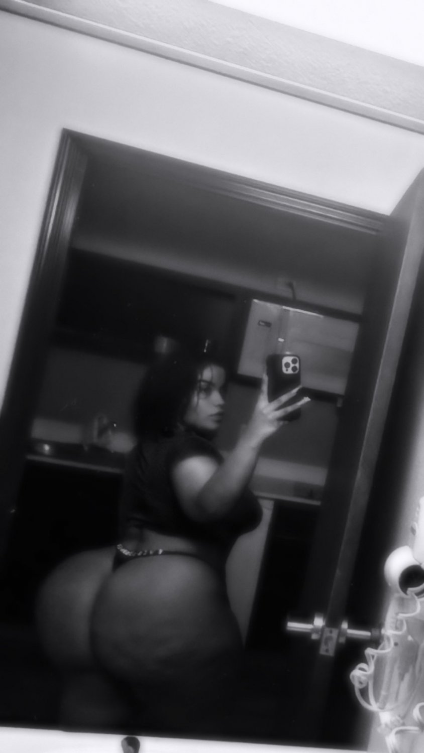 Light skin Extra thicc babe (Part 1) #hjh4IuKG
