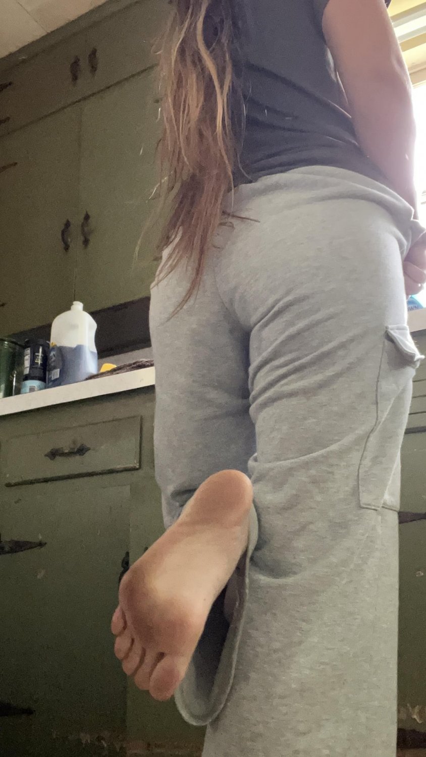 Dirty White Girl Feet #T0nH1HmL