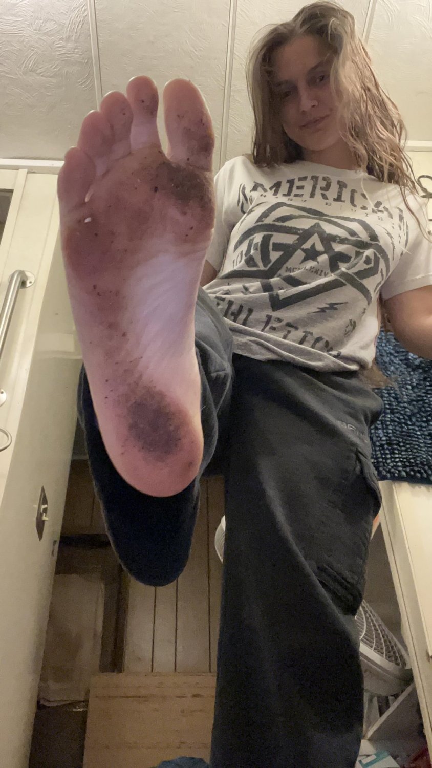 Dirty White Girl Feet #addW4tTi