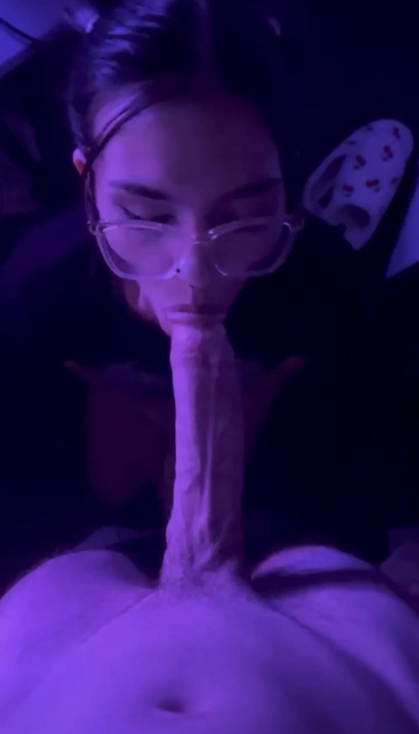 Gamer took a break to suck this BWC #VllQilC8