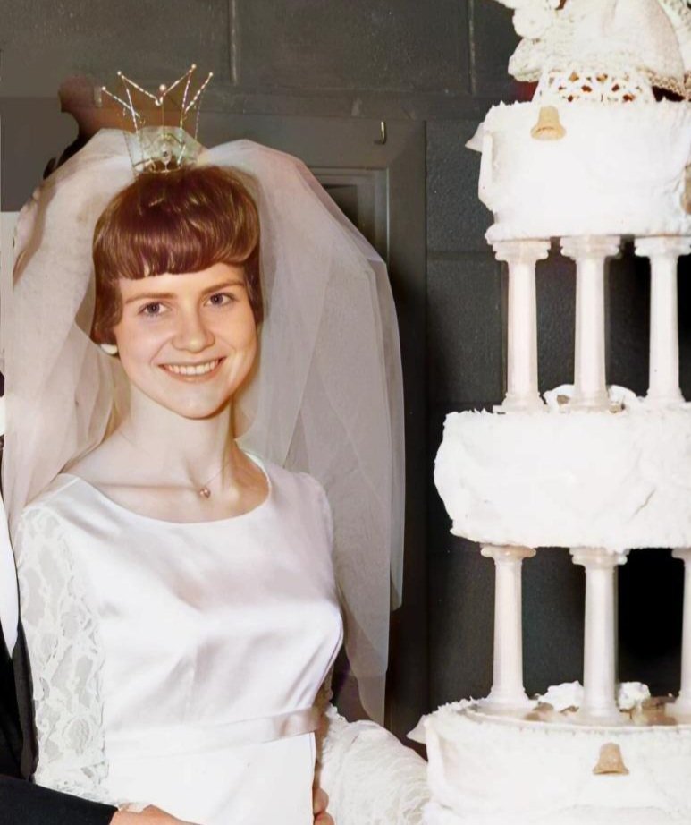 Danielle01's wife stripping on their wedding day. #pElRpevJ